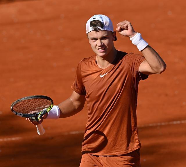 键比赛中的 键比赛中的